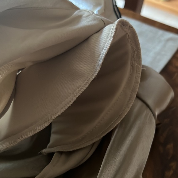 Very elegant top. Size 14 - Picture 15 of 15